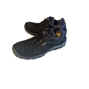 Robusta black oil resistant slip on sneakers size 8.5